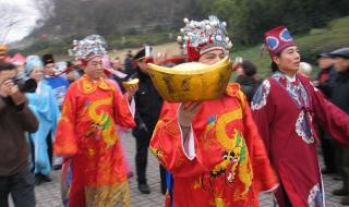 龙年初五迎五路财神怎么说