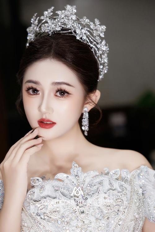 高级自然风(2025美妆主流)(什么是高级自然的美)