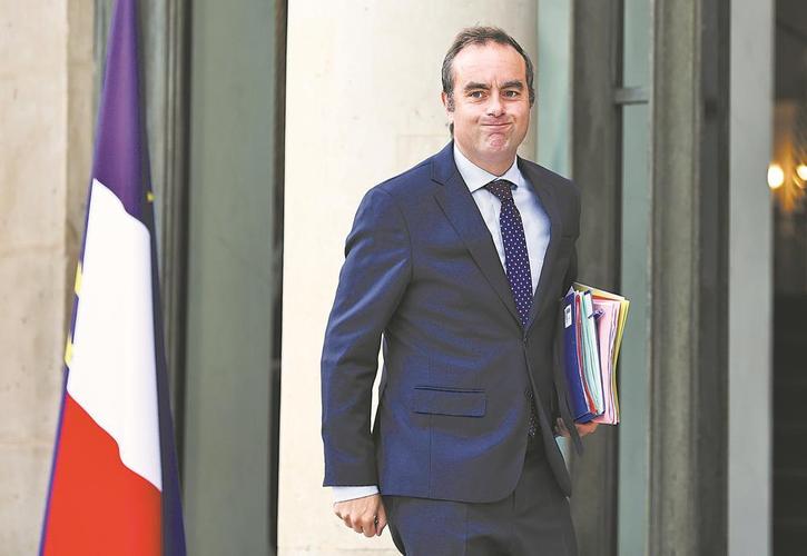 法国总理勒科尔尼呼吁通过对话达成预算妥协