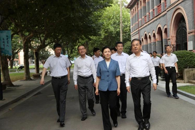 中华人民共和国司法部历任部长 司法部最年轻女副部长到任